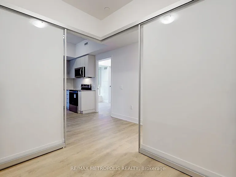 204 Burnhamthorpe Rd E #1602 — Photo 5