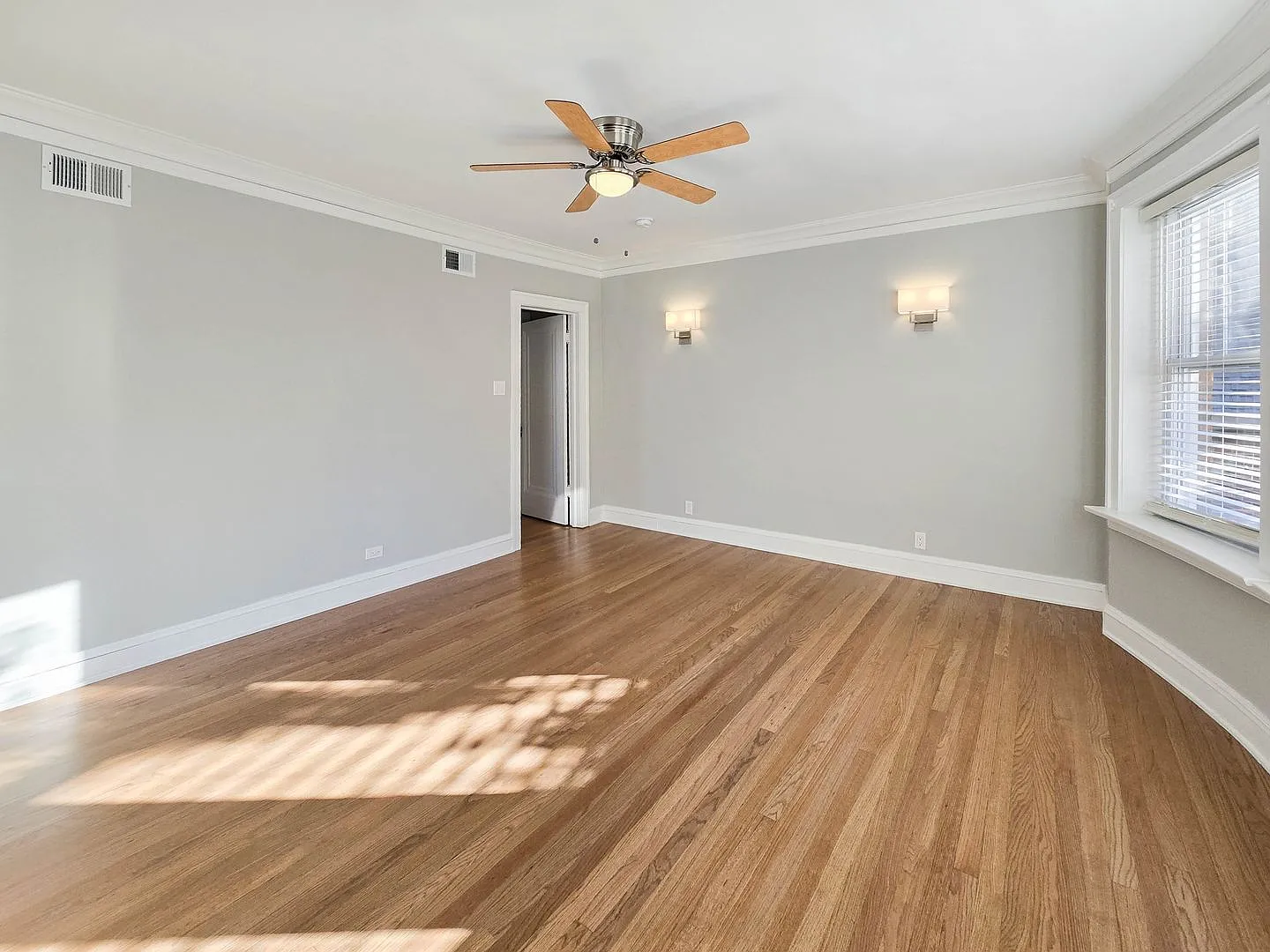 2 bed, 965 sqft, $2,895 — Photo 3