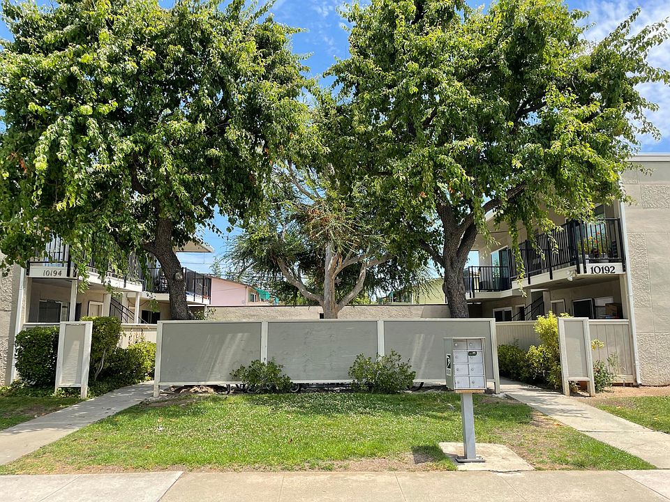 1st image of 10192 Park Cir W #2