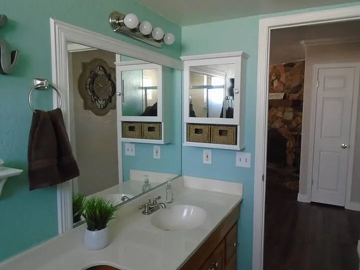 Guest Bathroom 1b