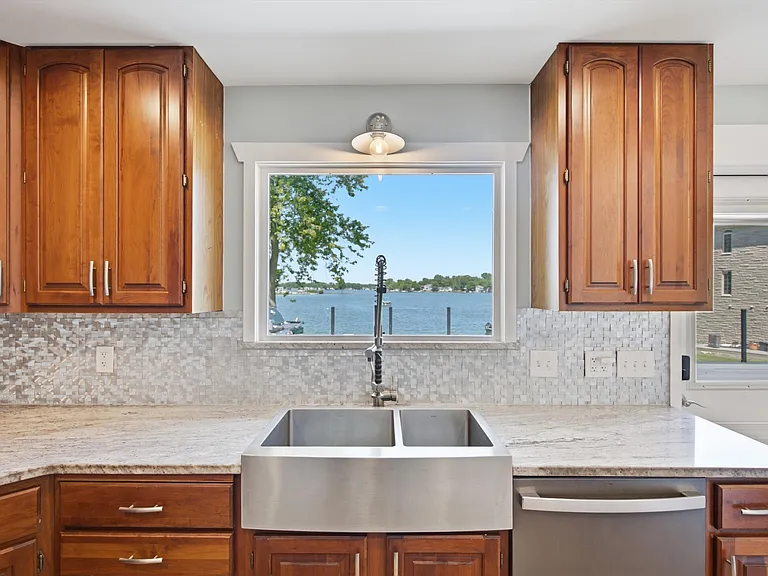 2200 S Long Lake Rd — Photo 36