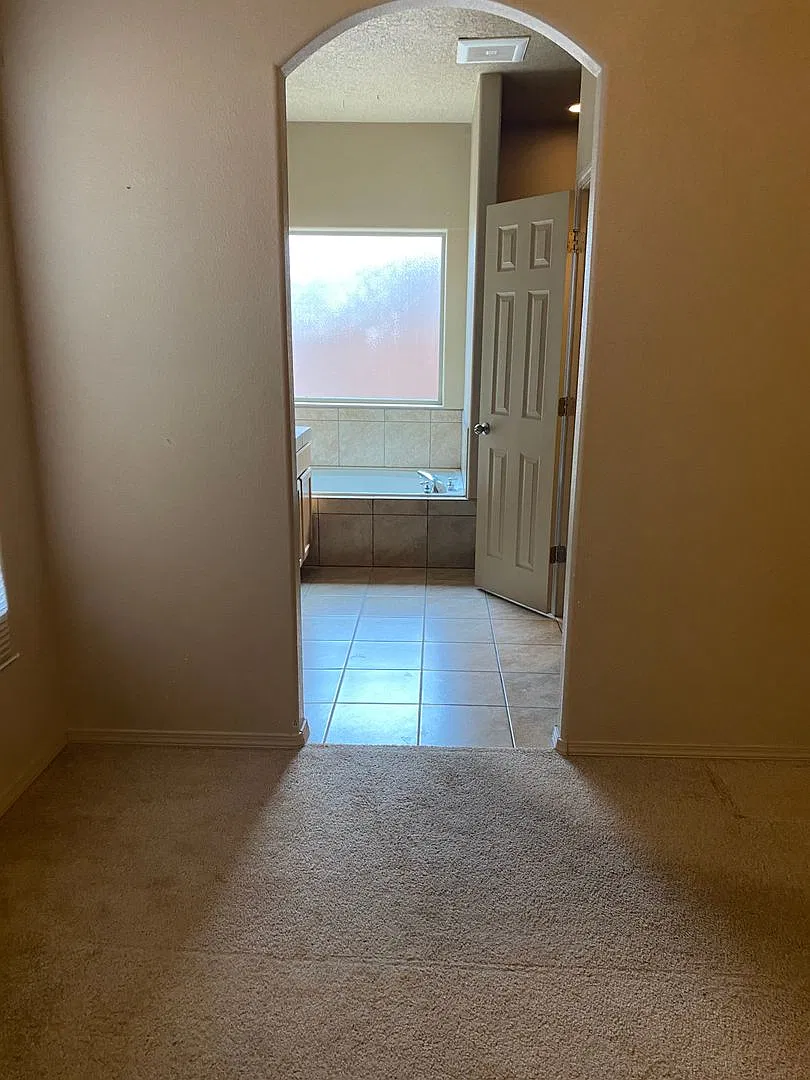 Coming Soon! Beautiful 3 Bedroom Home Located In Foot Hills — Photo 3