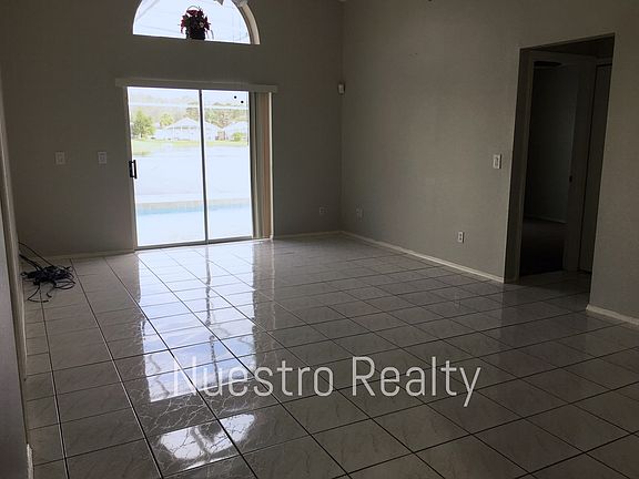 2nd image of 1611 Bridgeview Cir