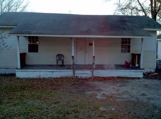 544 Charlotte St, Hamlet, NC 28345