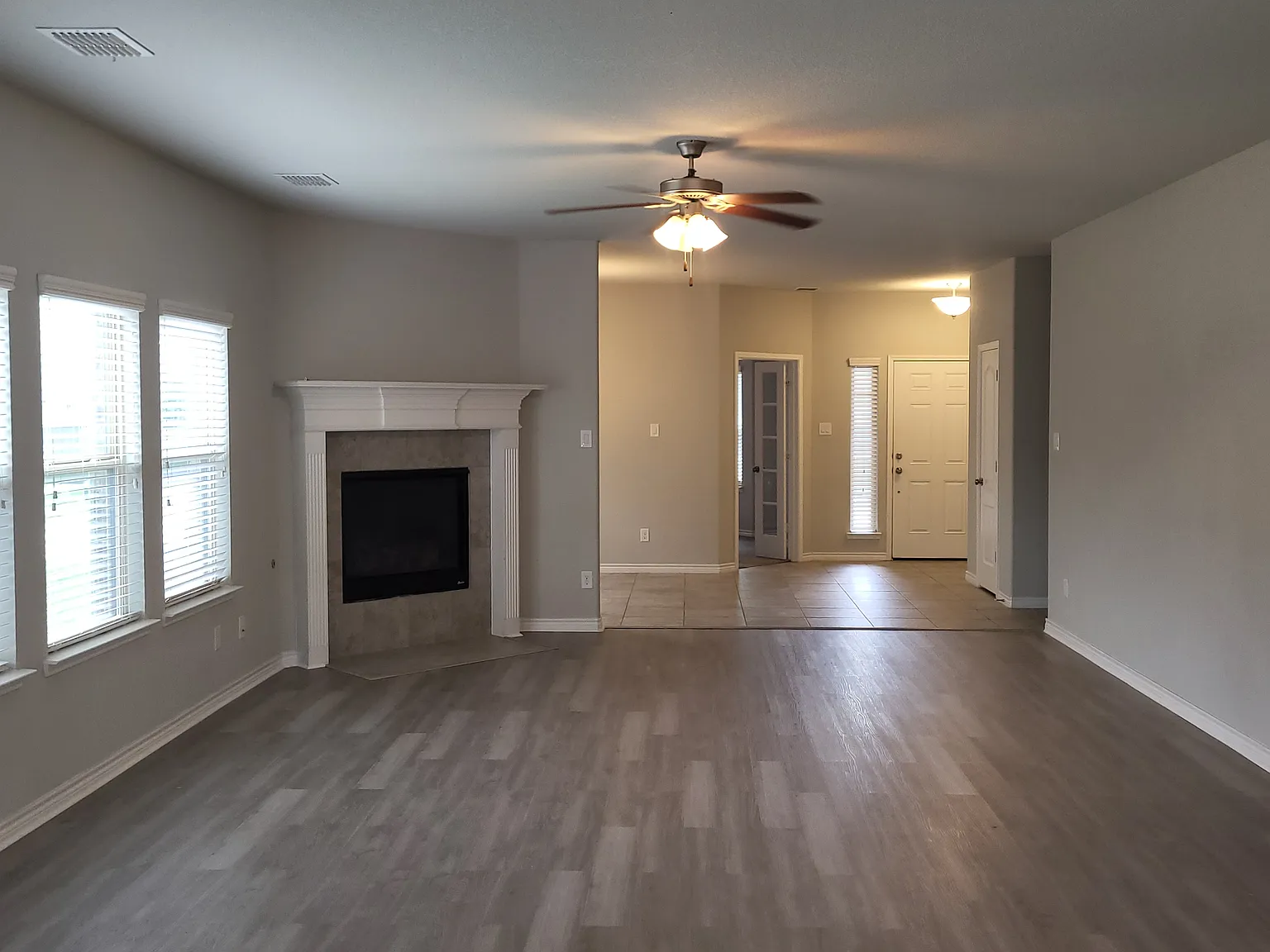 3 bed, 2061 sqft, $2,450 — Photo 2