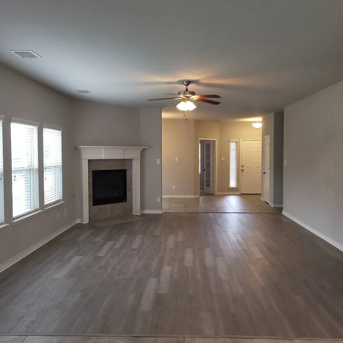 Open concept - 9324 Horsemanship Dr