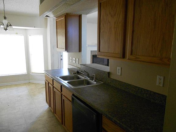 4th image of 6644 Leslie Oaks Ln