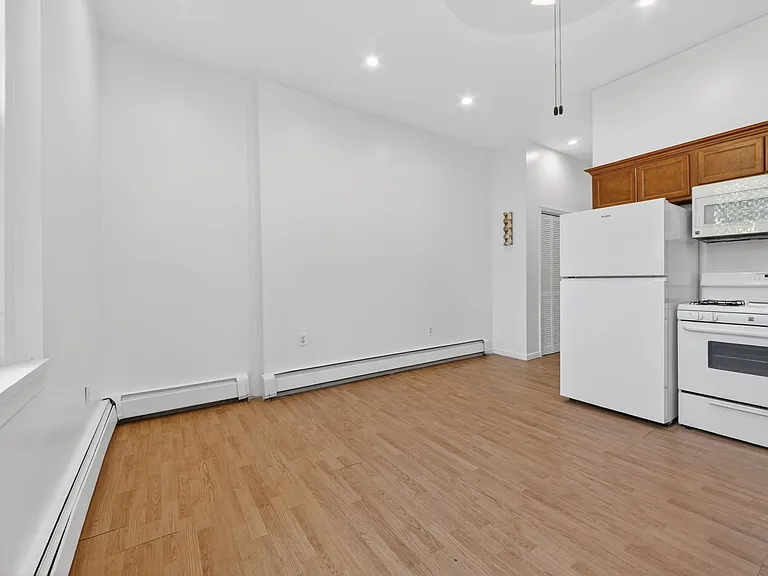 40 Maple St #4 — Photo 5