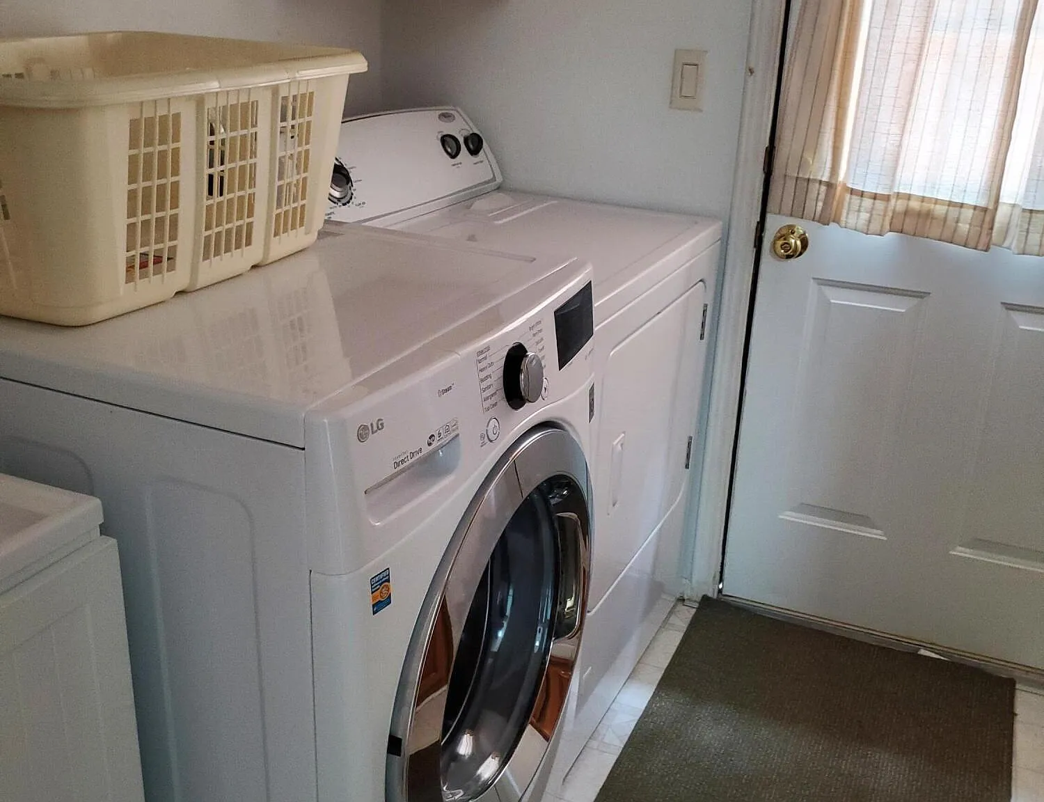 2 bed, 1152 sqft, $1,800 — Photo 3