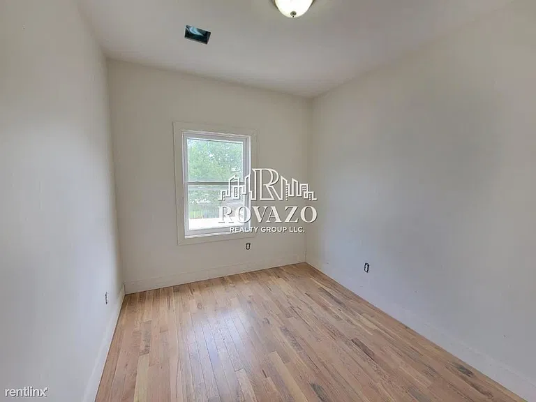 15 Heller Pkwy #3 — photo 5 of 9