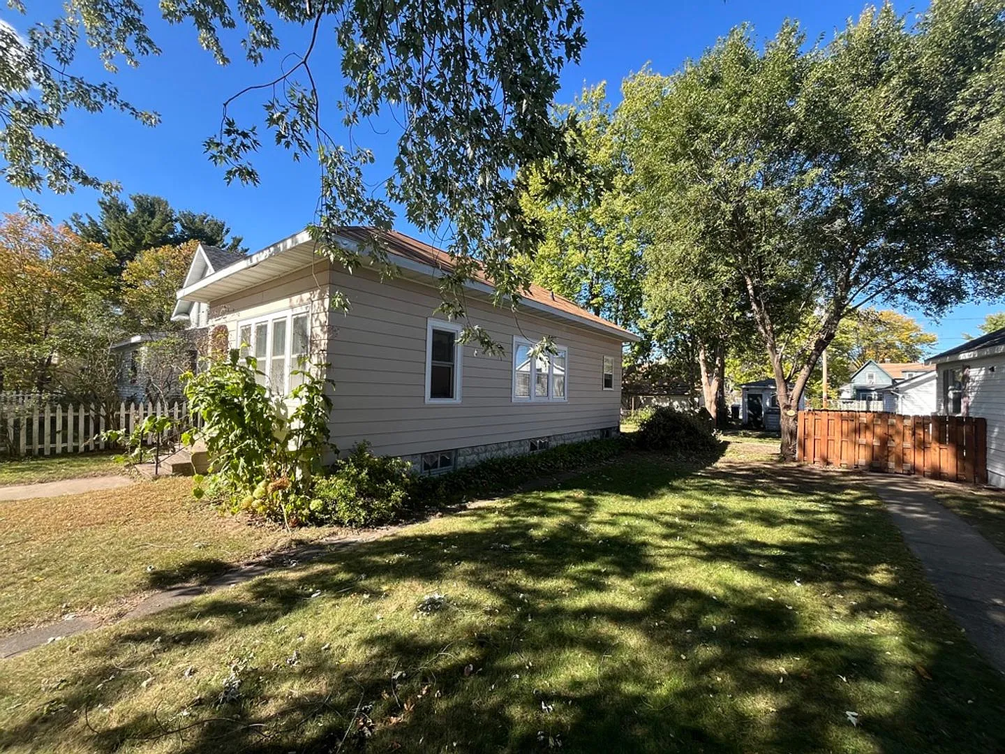 3 Bedroom House with Yard Near UW-La Crosse — Photo 2