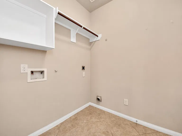 3115 Lake Dr — Photo 40