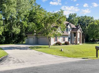 1570 McIntosh Ct, Oshkosh, WI 54904