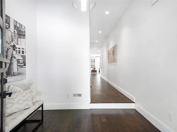 4th image of 2476 Helen Ave