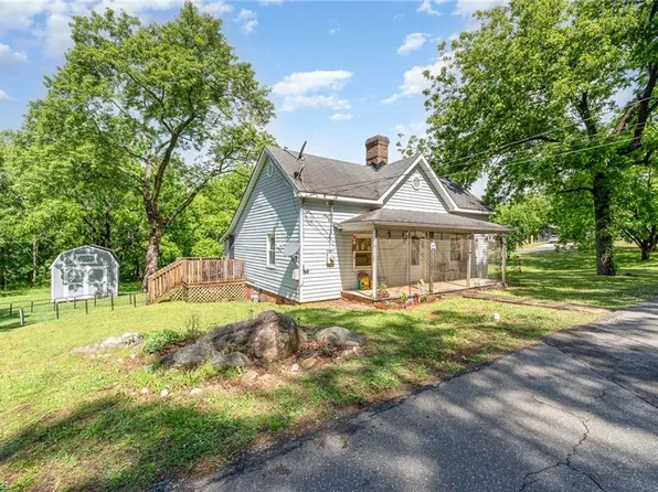618 Oliver St, Ramseur, NC 27316