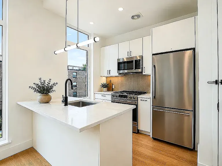 576 Grand St #2B — Photo 1