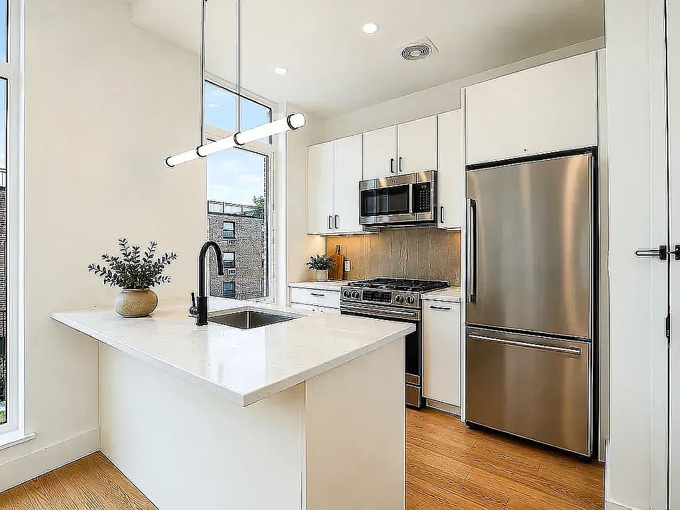 1st image of 576 Grand St #2B
