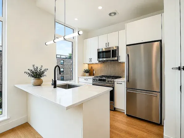 576 Grand St #2B, Brooklyn, NY 11211