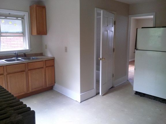 2nd image of 2535 N Bremen St #A