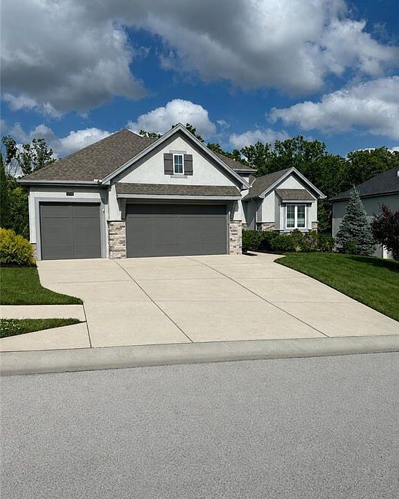 1st image of 5749 Russet Rd