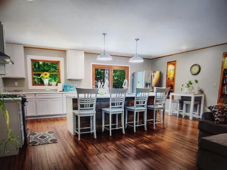 eat in kitchen