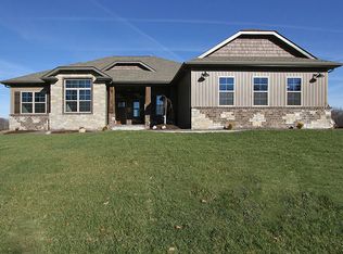 321 Quail Lake Dr, Troy, IL 62294