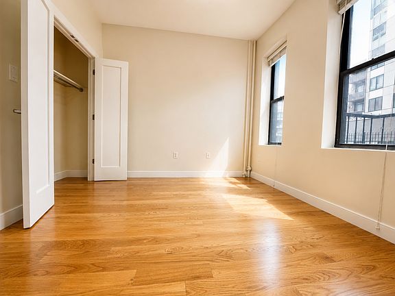3rd image of 28-19 Astoria Blvd #7