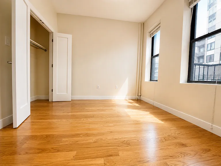 28-19 Astoria Blvd #7 — Photo 3