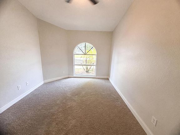 4th image of 711 SE Celtic Avenue