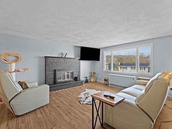 3rd image of 2450 Theresa Blvd