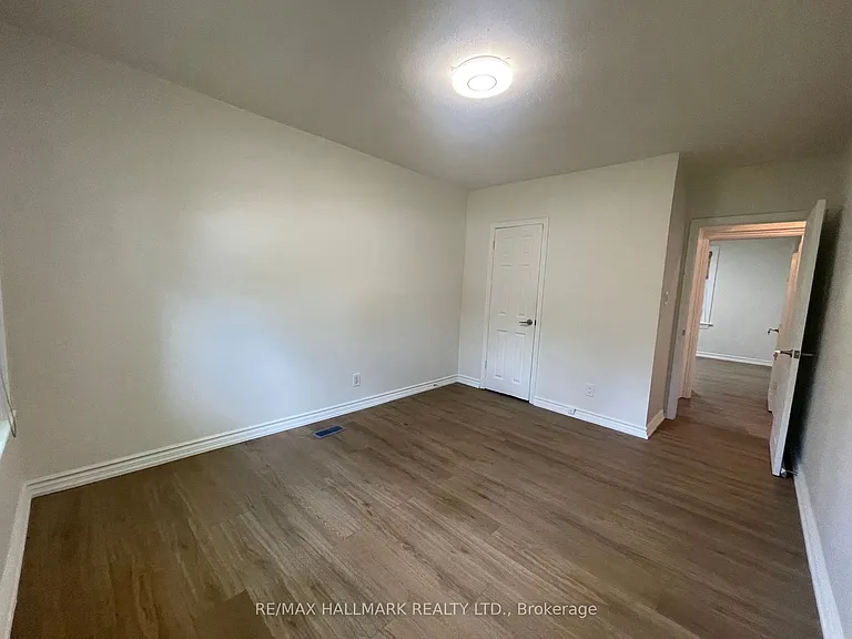 116 Cartier Cres #MAIN FLOOR — Photo 12