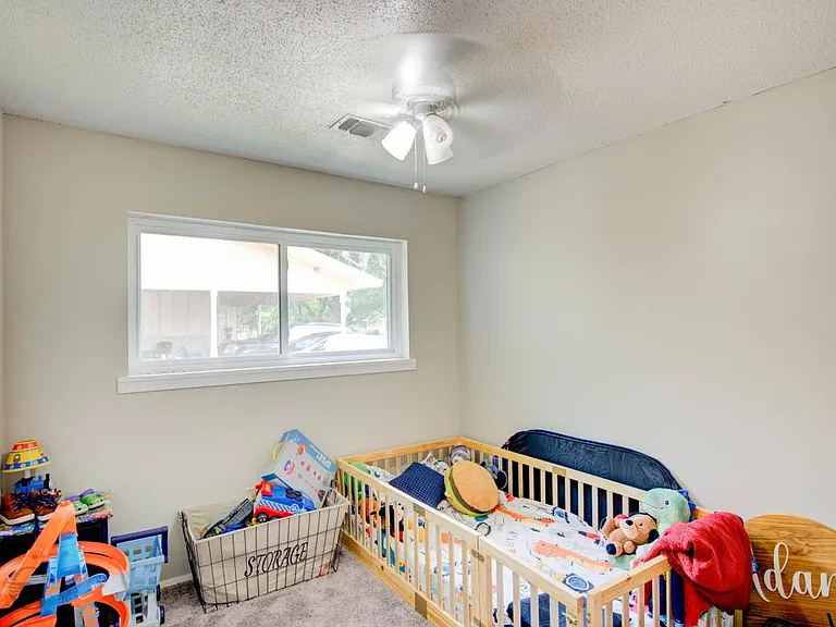 1710 Ray Ave — Photo 17