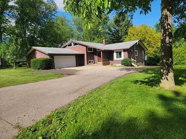 1135 Perry Drive, Platteville, WI 53818