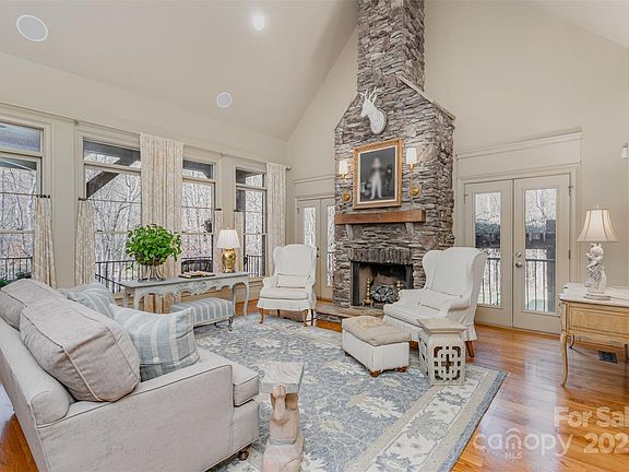 2nd image of 2504 White Thorne Ln