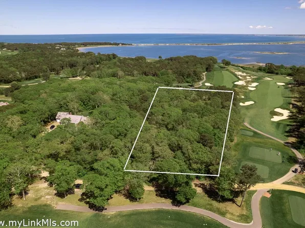 7 Overview Ln, Oak Bluffs, MA 02557