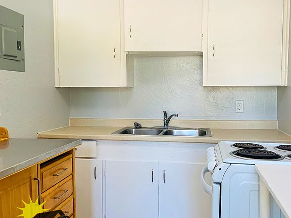 4th image of 630 Byron Ave
