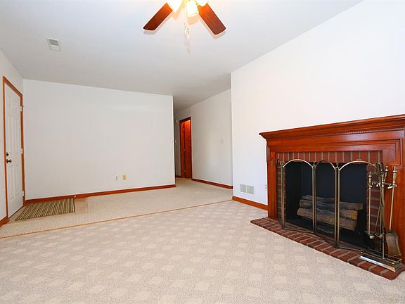 4th image of 336 Center Park Dr