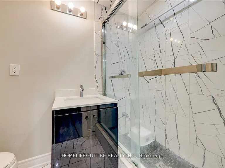 939 Miller Park Ave #BASEMENT — Photo 14