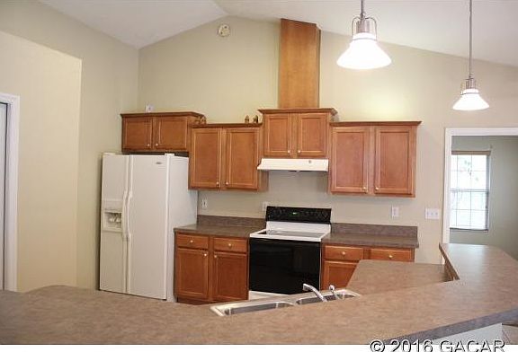 2nd image of 11209 NW 31st Ln