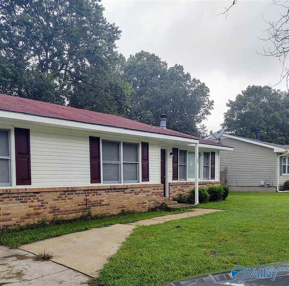 3 bed, 1.5 bath, 1250 sqft, $1,300 — Photo 3