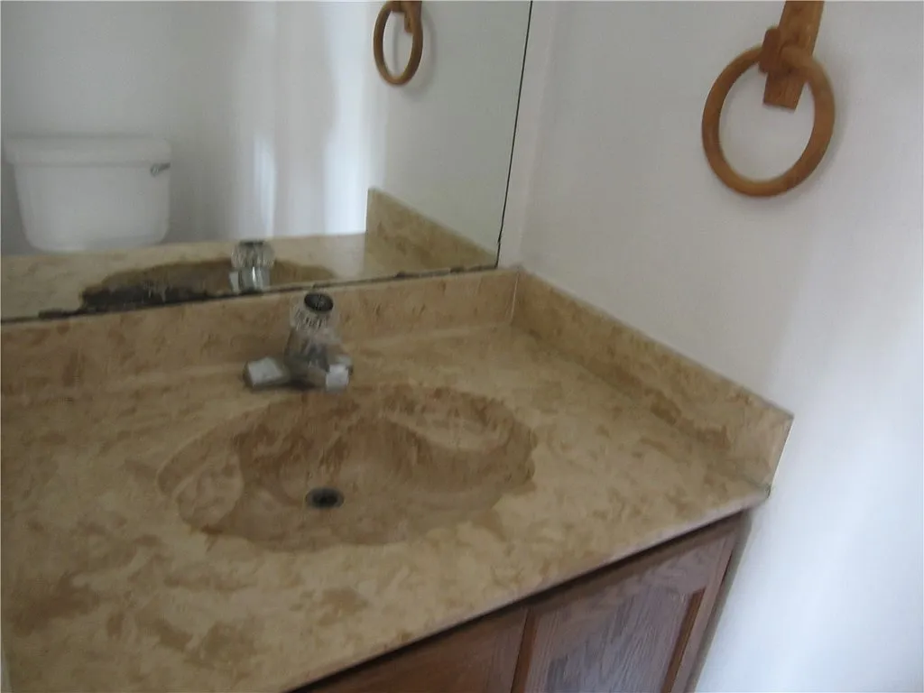 2 bed, 1.5 bath, 974 sqft, $1,075 — Photo 4