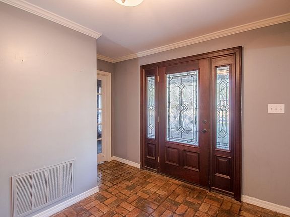 4th image of 16 Greenbriar Dr