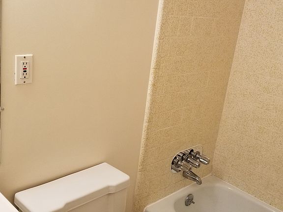hall bath 1
