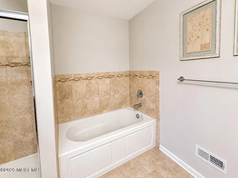 235 Yale Blvd — Photo 11