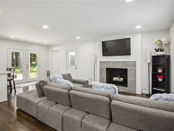 2nd image of 2832 Riderwood Dr