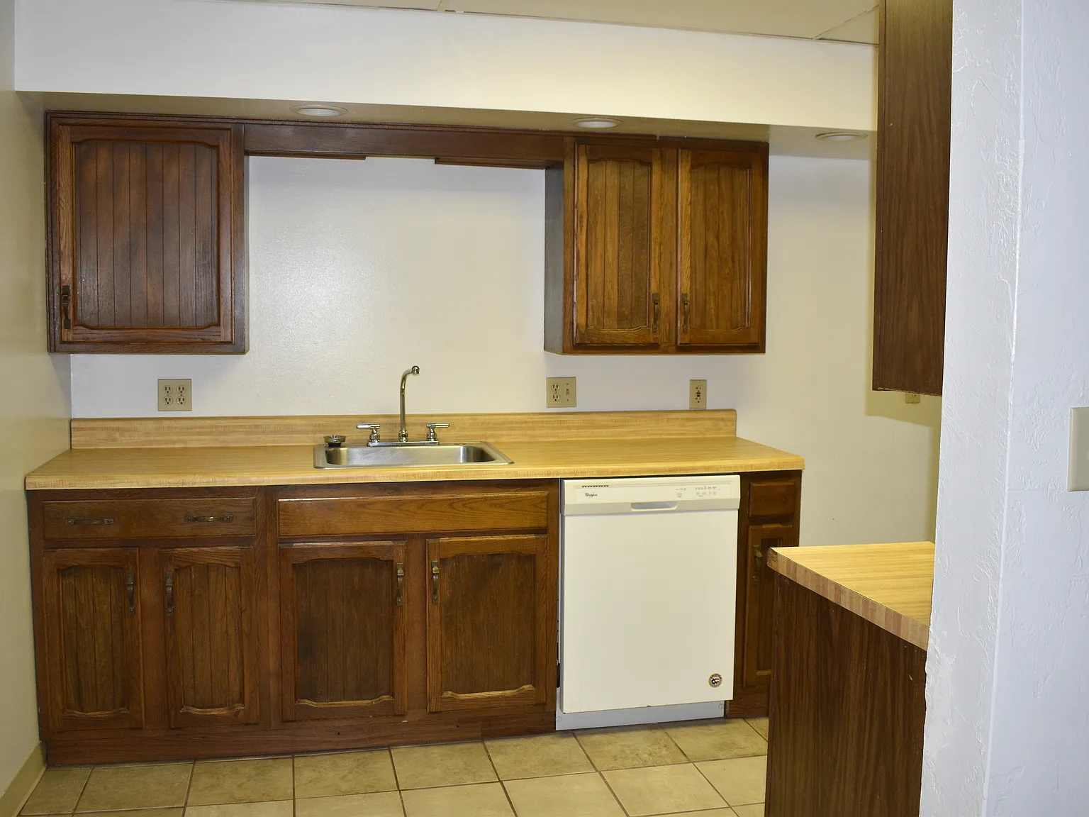 3 bed, 1374 sqft, $1,300 — Photo 4