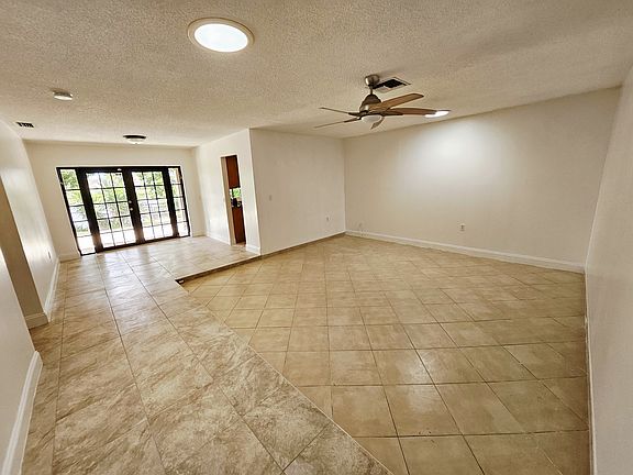 5th image of 3941 NW 115th Ter