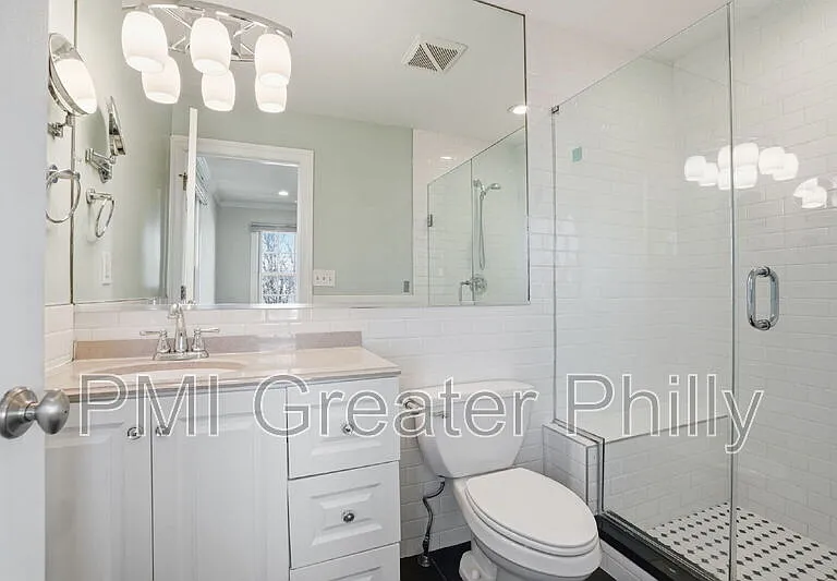 243 Montrose St #103 — Photo 21