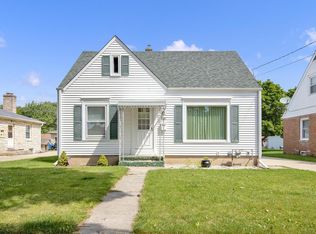 1842 E Norwich Ave, Saint Francis, WI