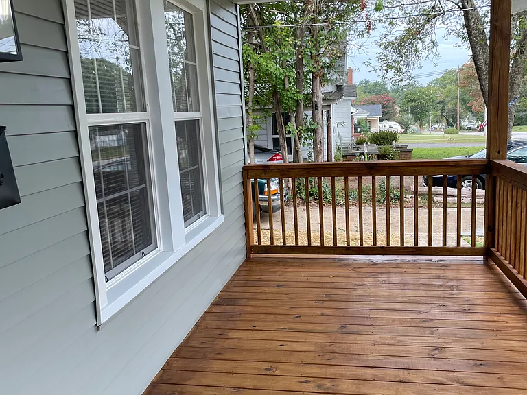 604 E Jefferies St — Photo 2